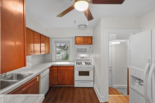 Building Photo - 446 W Capistrano Ave