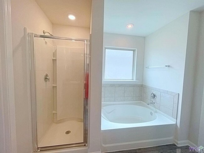 Building Photo - 629 Correns Ln