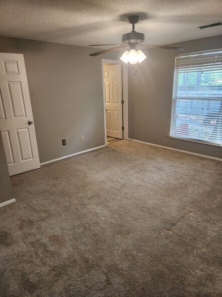 Building Photo - 170 Forestview Cir