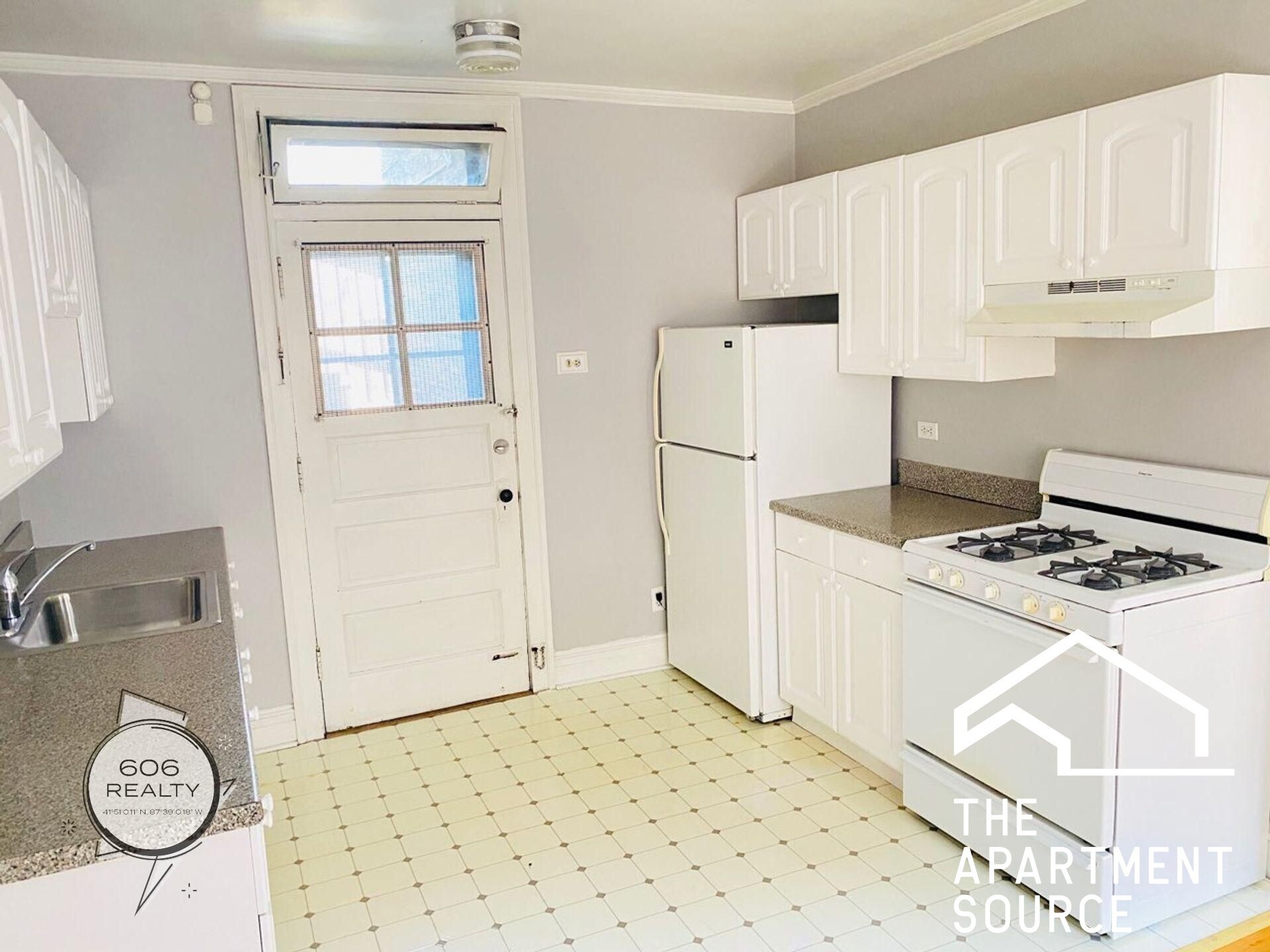 Building Photo - 1333 W Carmen Ave