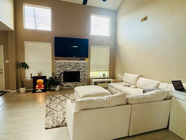 Building Photo - 20523 Naples Terrace Ln