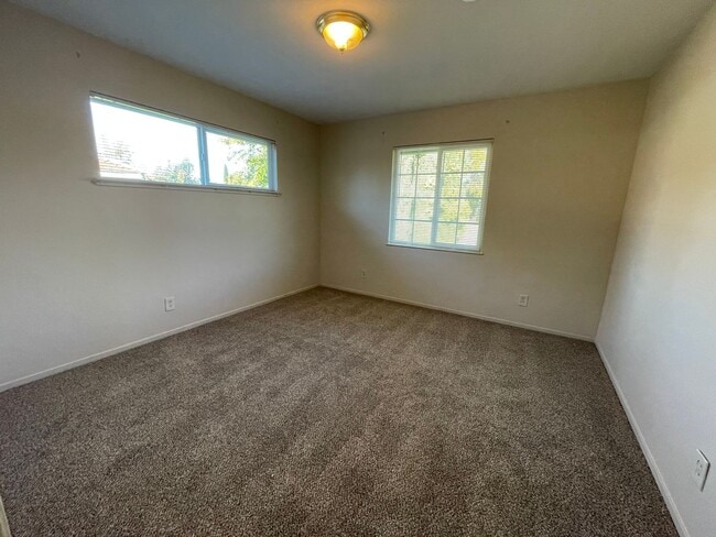 Building Photo - Charming 3-Bedroom Home with Bonus Room and Spacious Yard – Available Now!