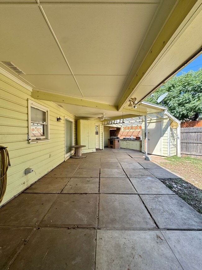 Building Photo - 1 Bedroom Home across from Angelo State Un...