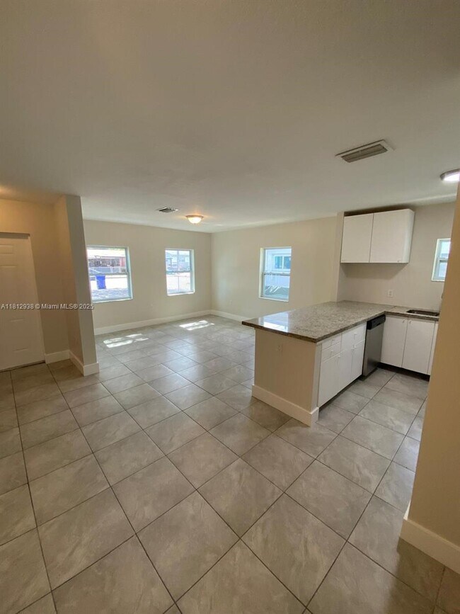 Building Photo - 5447 NW 5th Ct