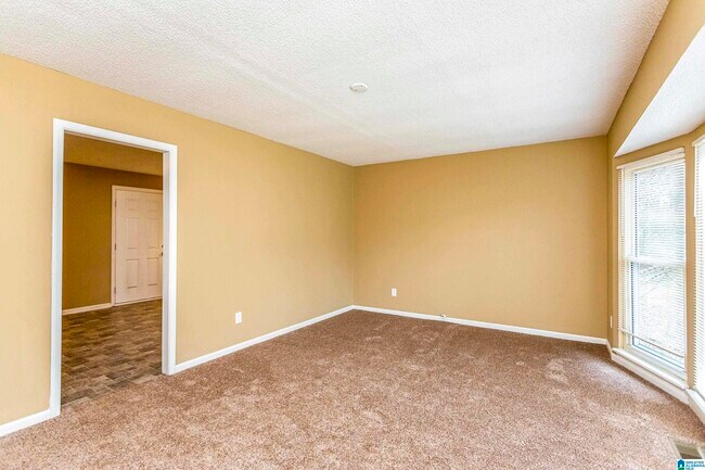 Building Photo - 5849 Janet Dr