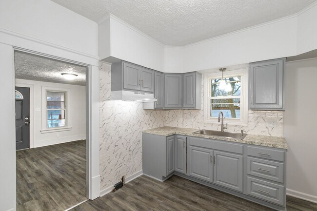 Building Photo - 679 Euclid Ave