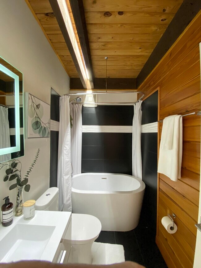 Building Photo - 141 Hunters Trce