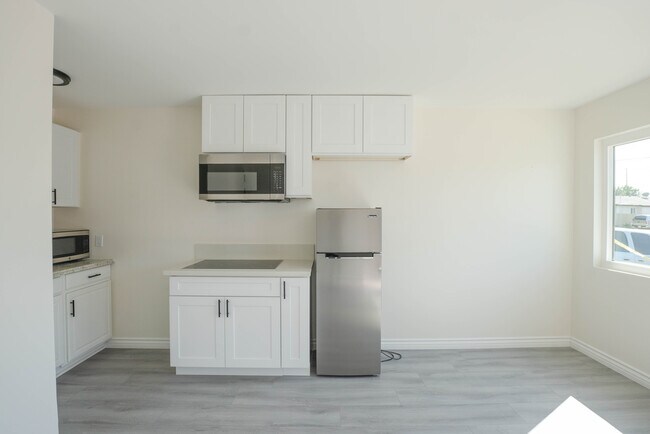 Building Photo - 821 W 167th St