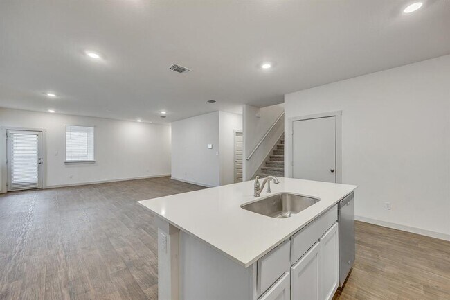 Building Photo - 210 Big Cypress Byu Rd