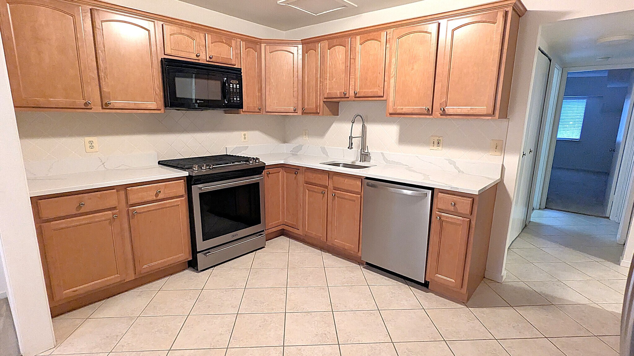 Building Photo - 1657 Parkcrest Cir