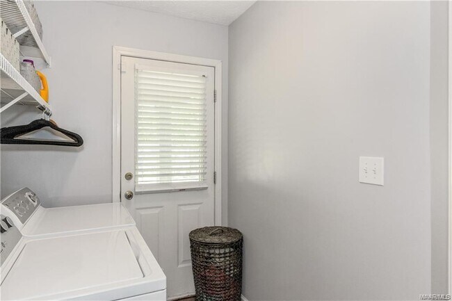 Building Photo - 7091 Buckram Oak Dr