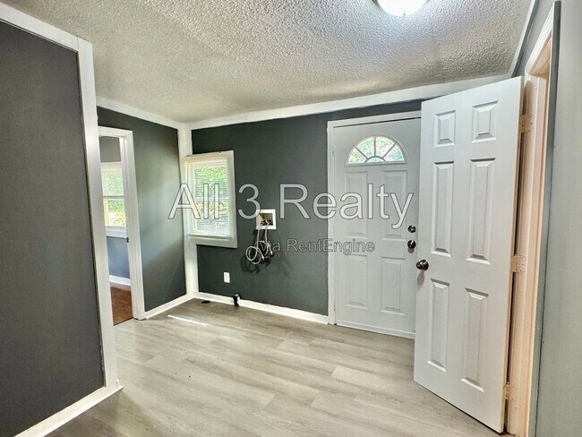 Building Photo - 208 Bradley Dr