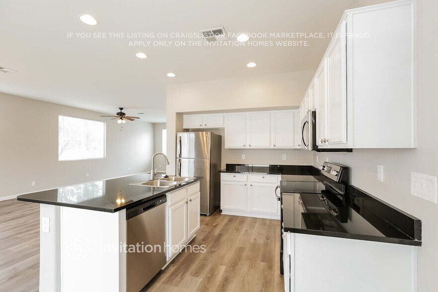 Building Photo - 7233 S 39th Way