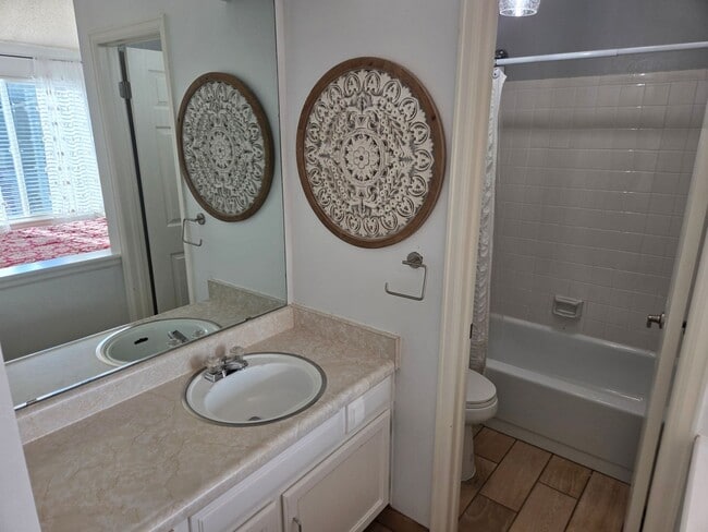 Building Photo - Unit C