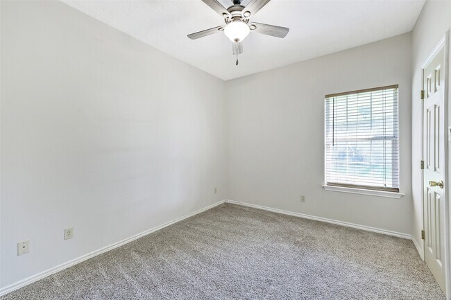 Building Photo - 165 Magnolia Bend