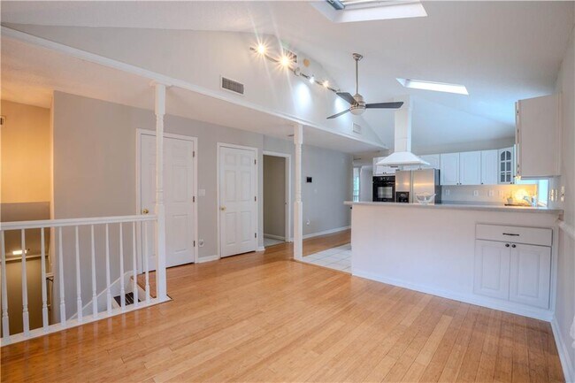 Building Photo - 1053 Vista Trail NE
