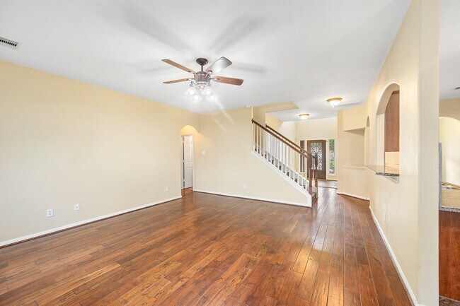 Building Photo - 10003 Lynette Falls Dr