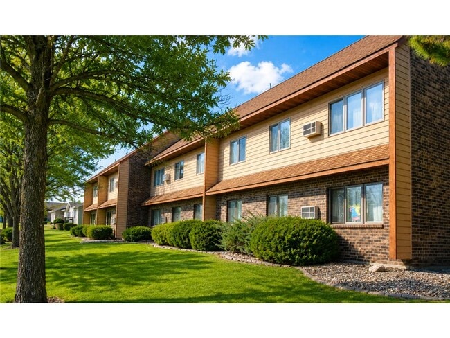 Building Photo - 910 Hengen St
