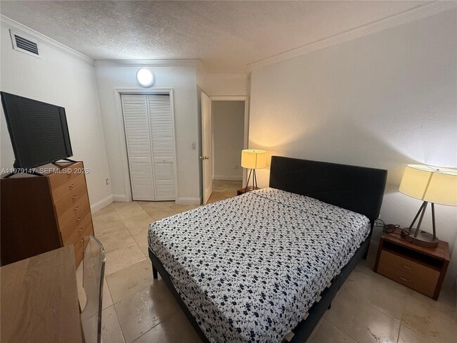 Building Photo - 801 Brickell Bay Dr