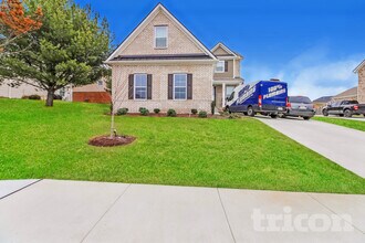 Building Photo - 7001 Park Knoll Dr