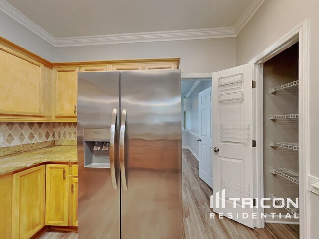 Building Photo - 547 Hay River St