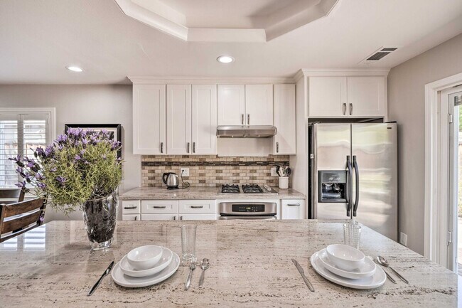 Building Photo - 3096 Dovela Way
