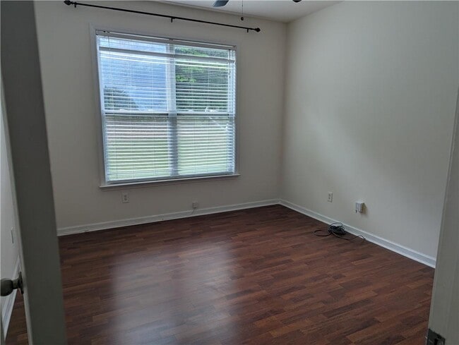 Building Photo - 212 Autumn Trail