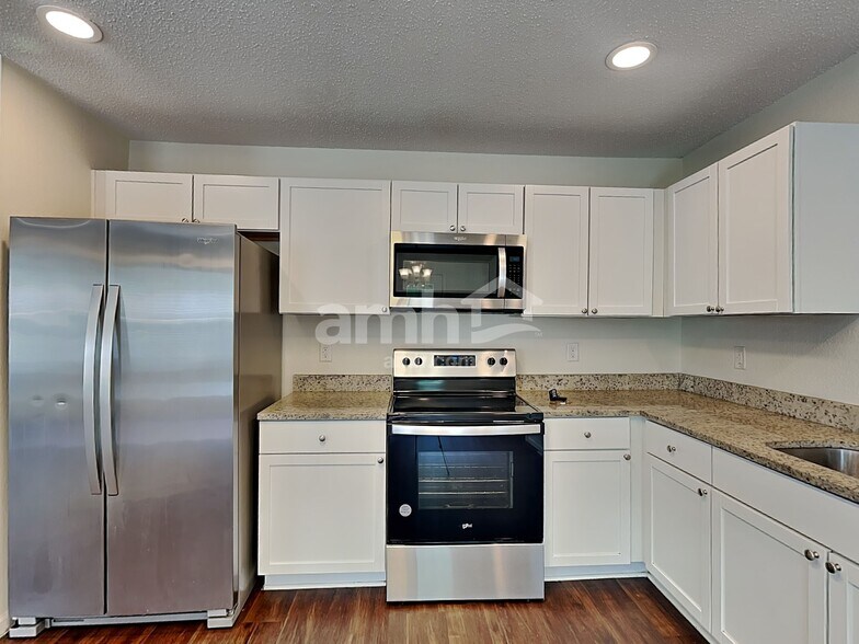 Building Photo - 12483 Old Pond Rd