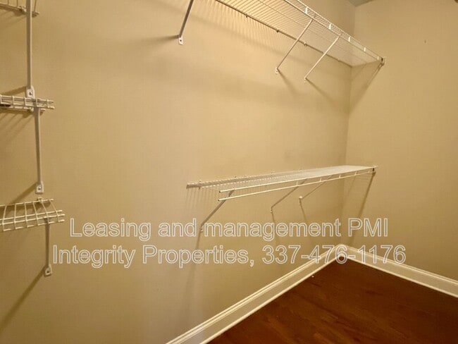 Building Photo - 888 S Kenilworth Pkwy