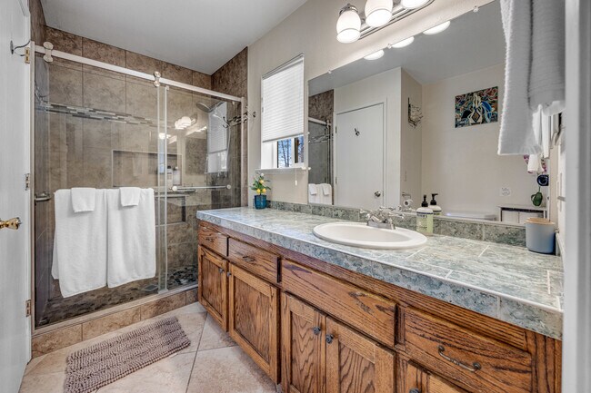 Building Photo - 323 Bodmer Ln