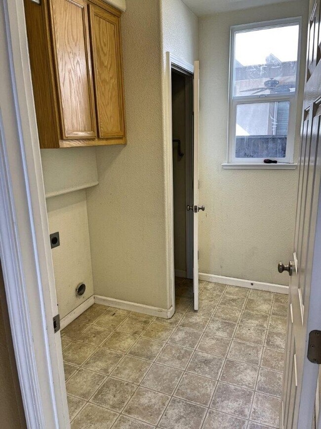 Building Photo - 1436 Bello Dr