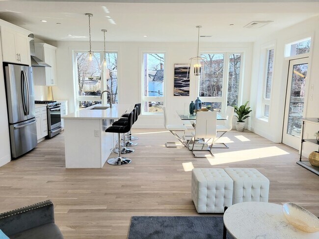 Building Photo - 1169 Adams St