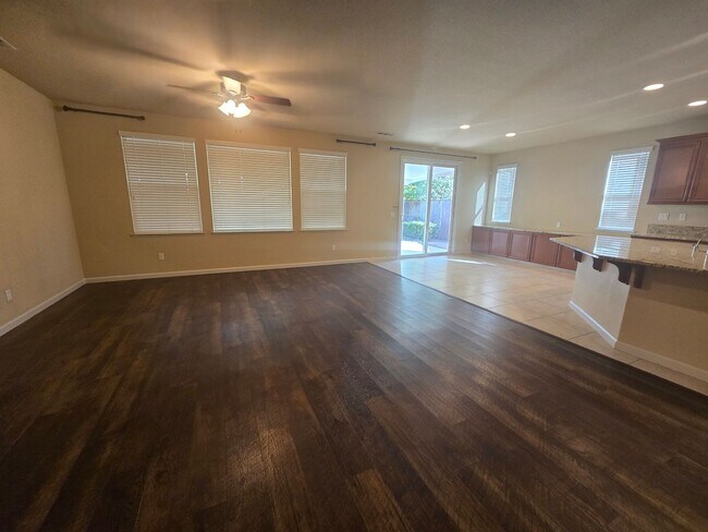 Building Photo - 339 Applegate Dr