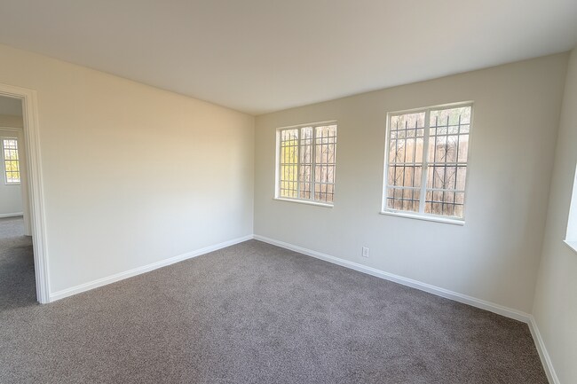 Building Photo - Freshly Updated Home with Bonus Space & Large Fenced Backyard