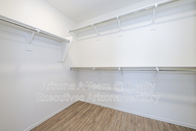 Building Photo - 4639 S Brandywine Dr