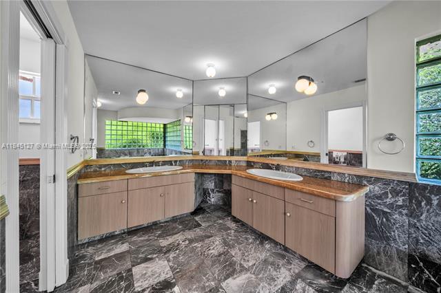 Building Photo - 7100 SW 56th St