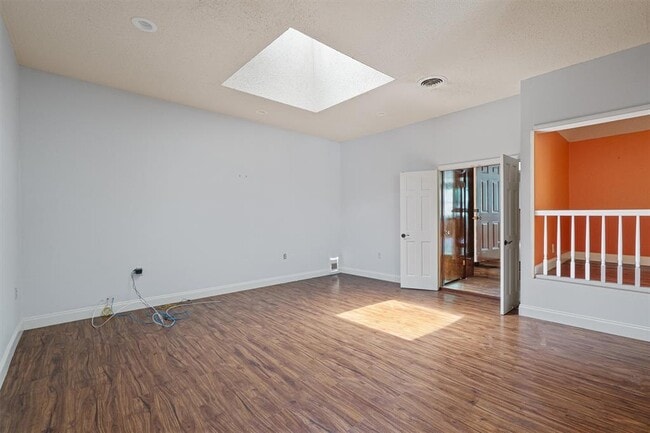 Building Photo - 2106 Allred Dr