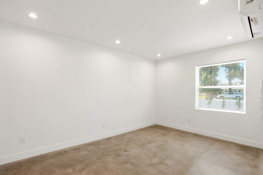 Building Photo - 7314 Fallbrook Ave