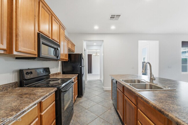 Building Photo - 15391 W Dreyfus St