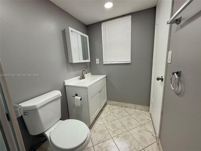 Building Photo - 1820 SW 81st Ave