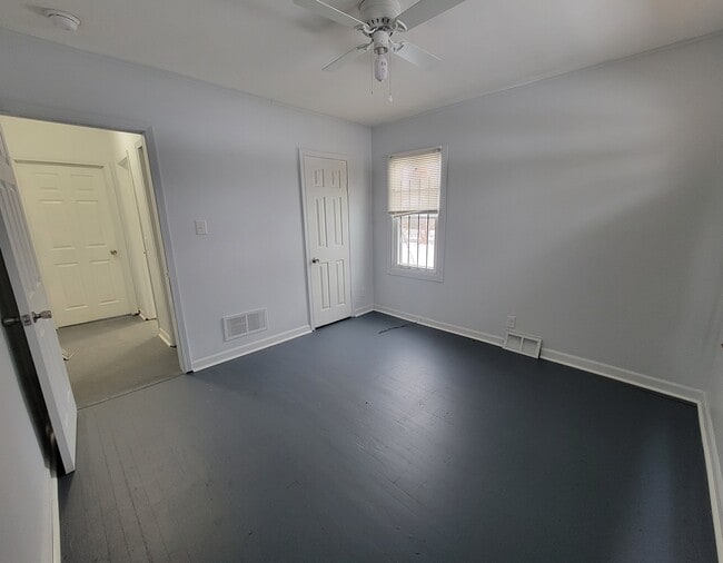 Building Photo - 14751 Glenfield Ave