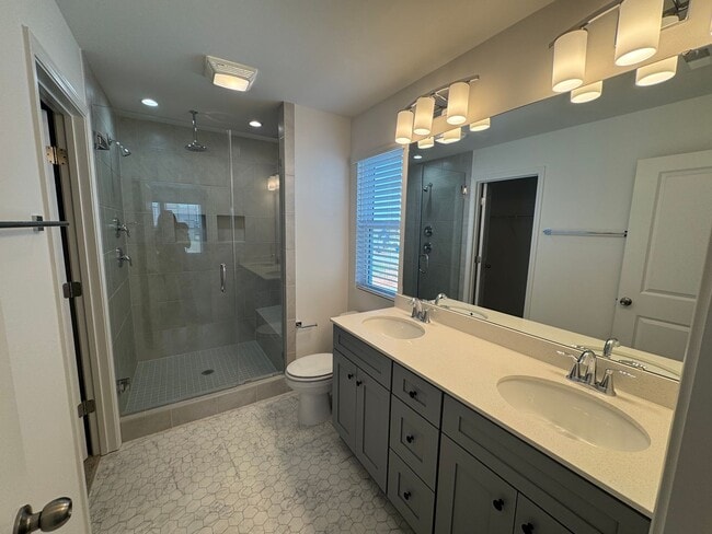 Building Photo - BEAUTIFUL New 3 br 2.5 ba home with loft and  lux primary suite