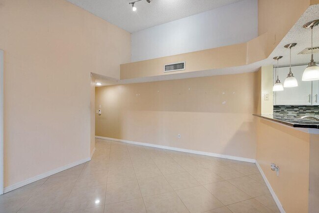 Building Photo - 5011 Wiles Rd