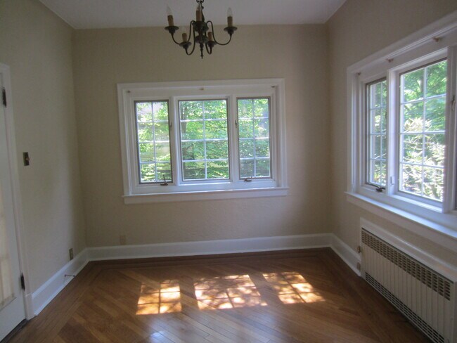 Building Photo - 110 Morningside Rd