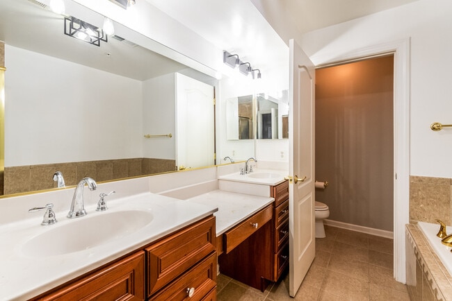 Building Photo - 87 Heron Lane