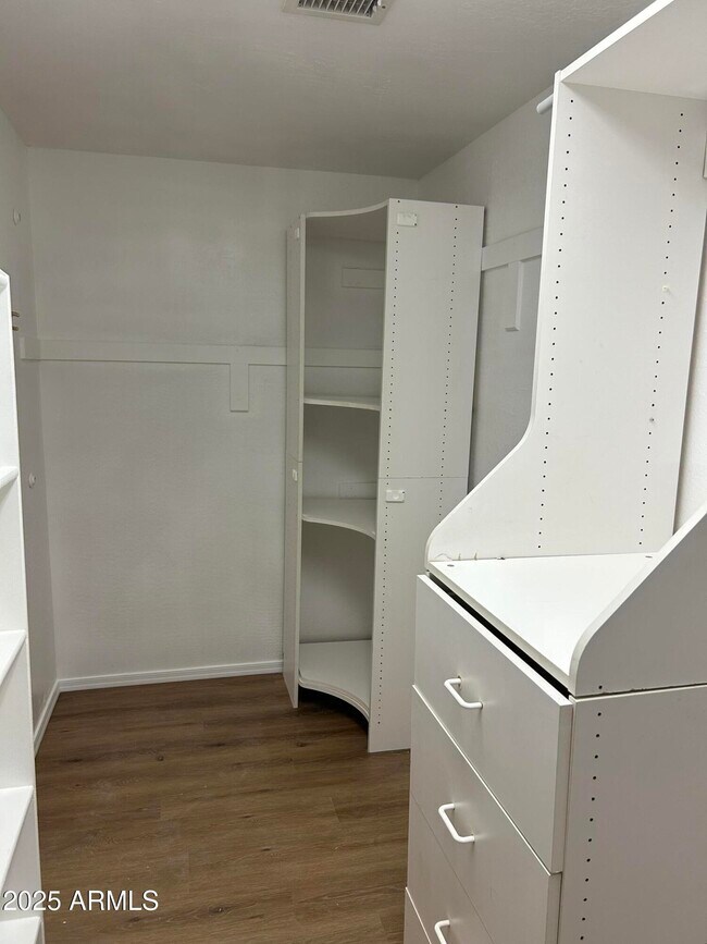 Building Photo - 6406 W El Cortez Pl