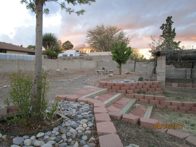 Building Photo - Rio Rancho 3-4 BR 1915 SF 2B 2CG