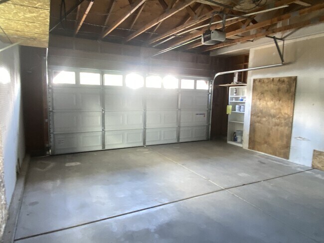 Building Photo - 1373 N 40 E St