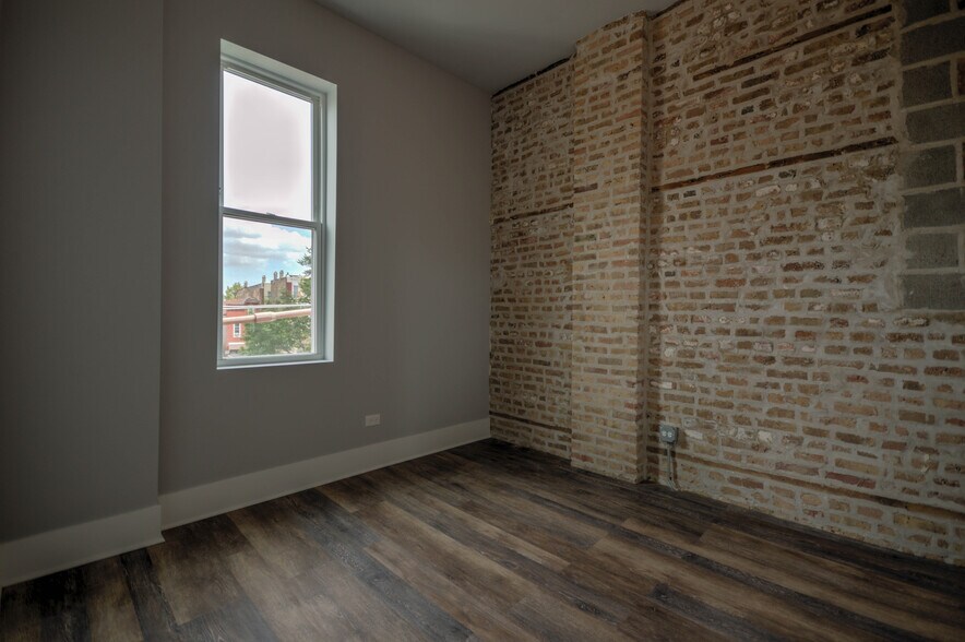 Building Photo - 2115 S Wood St