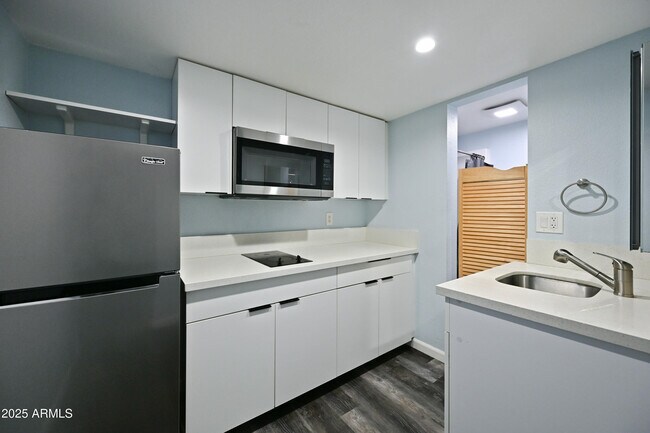 Building Photo - 3025 N 32nd St